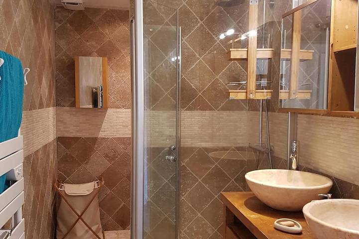 Location de vacances pour 7 personnes, avec jacuzzi ainsi que piscine et jardin, animaux acceptés à Signes - 4