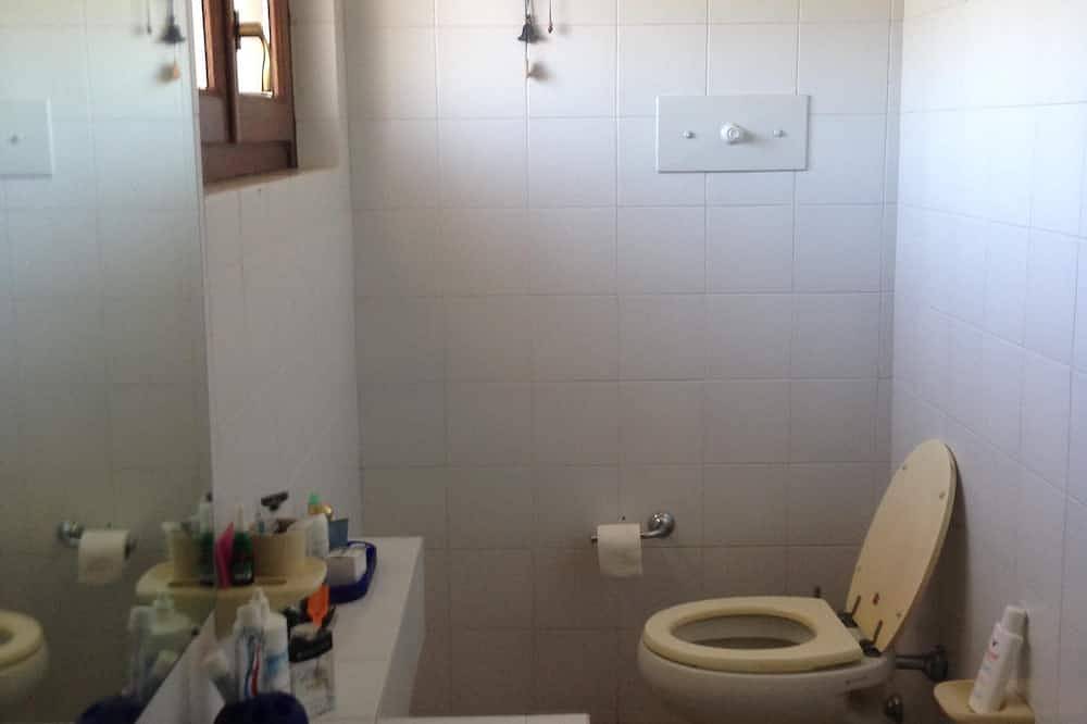 Villa mit großem Garten 100 Meter vom Meer entfernt 30 km von Cagliari in Nora, Pula und Umgebung