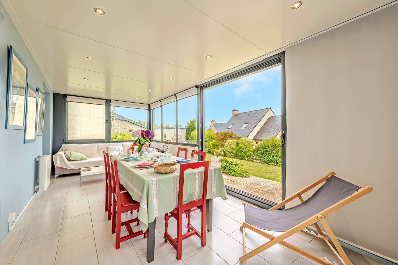 Holiday Home 'Maison 4 Pers 5kms De La Plage' with Private Terrace and Private Garden in Plouider, Brest region