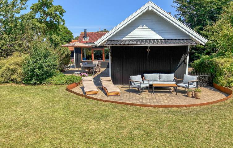 Ferienhaus für 6 Personen, mit Terrasse und Garten in Båring Strand