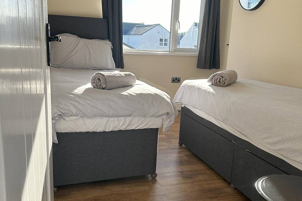 Oxwich View Cottage - short walk to Port Eynon beach and village amenities in Swansea region