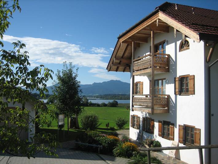 Ferienwohnung für 4 Personen, mit Balkon und Terrasse sowie Seeblick in Rimsting - 2