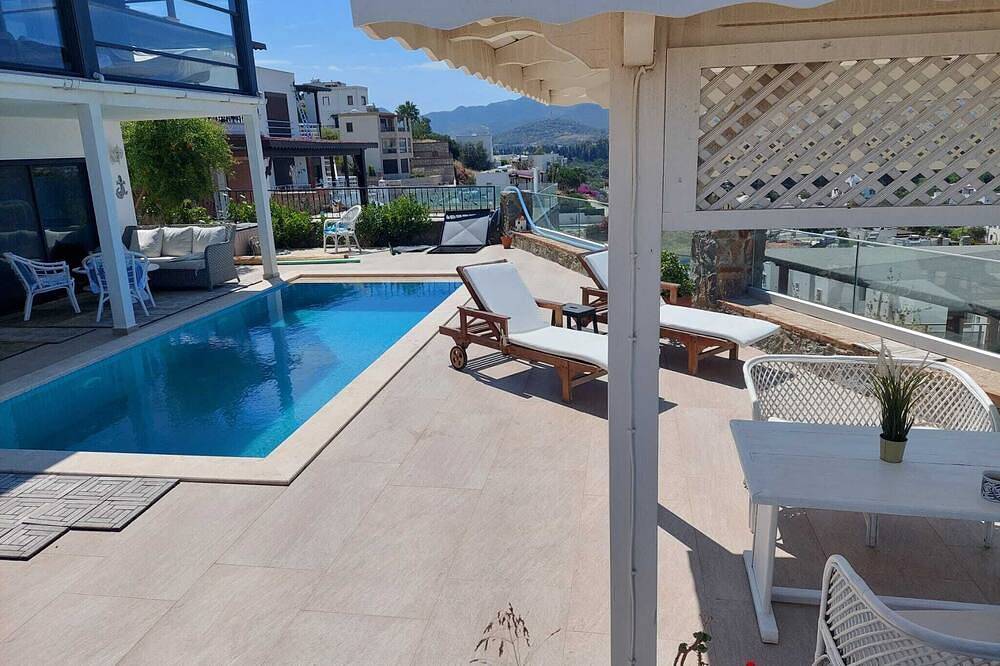 Hel lejlighed, Panoramic view - modern apartment with large private pool area, beach 1km in Bodrum, Muğla Province