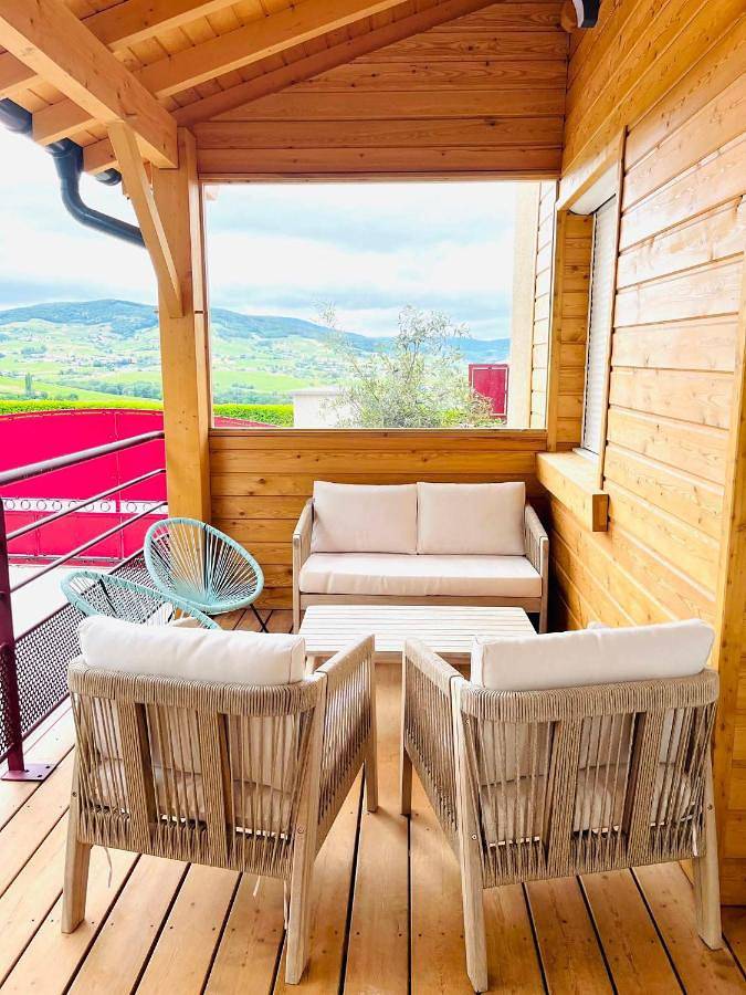 Location de vacances pour 8 personnes, avec Balcon ainsi que Terrasse et Vue à Saint-Lager