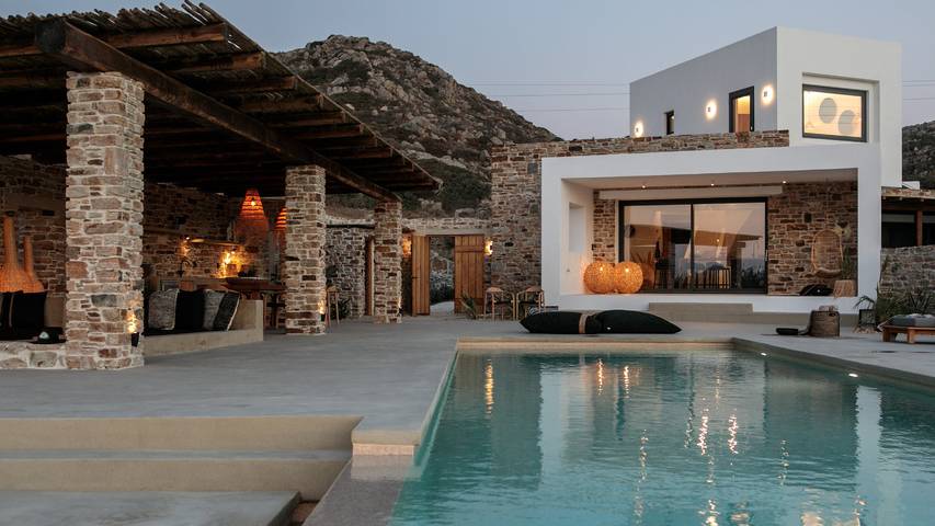 Villa for 12 personer, med jacuzzi og badebasseng i tillegg til hage - 1