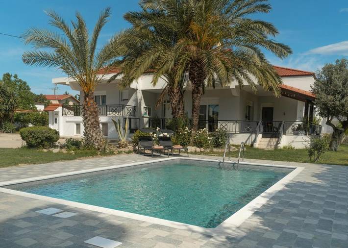 Ferienhaus für 8 Personen, mit Balkon und Terrasse sowie Garten und Pool