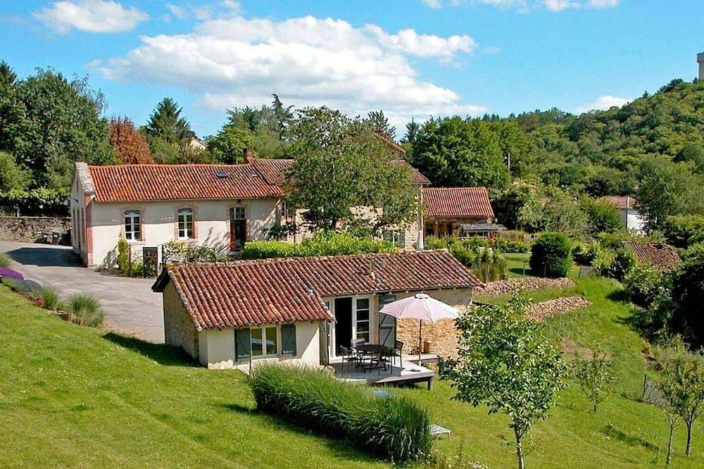 Un gîte où vous pourrez profiter pleinement de la nature et de la tranquillité. in Saint-Auvent, Parc naturel régional Périgord-Limousin