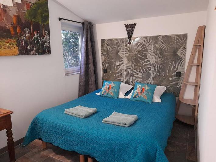 Maison d’hôte pour 2 personnes, avec Terrasse et Jardin ainsi que Piscine et Vue