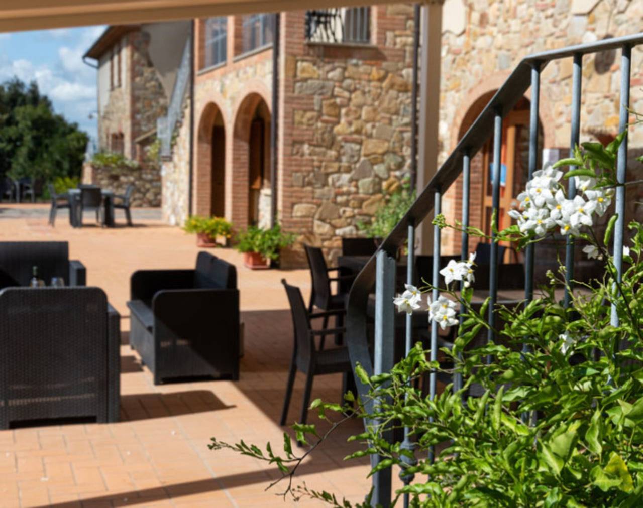 Ganze Wohnung, Apartment '15' mit Gemeinschaftspool, Garten und Klimaanlage in Lajatico, Etruskische Küste