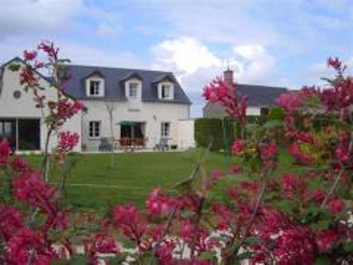 Gîte pour 7 personnes, avec terrasse ainsi que jardin et piscine, animaux acceptés dans La Chapelle-Saint-Martin-en-Plaine
