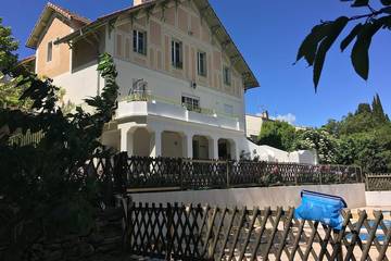 Cottage pour 10 personnes, avec balcon ainsi que jardin et jacuzzi à Cavanac