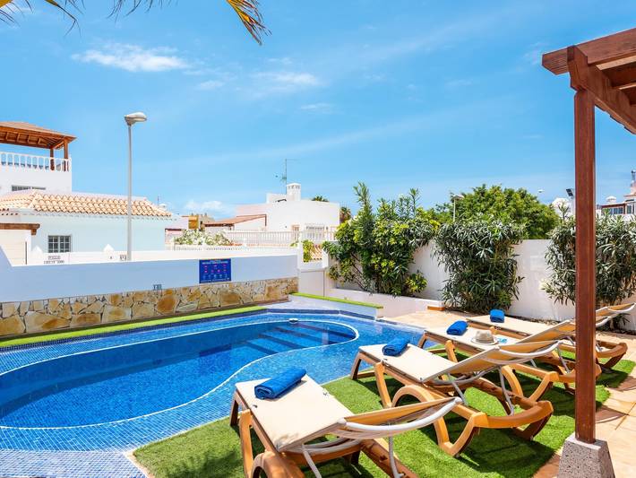 Location de vacances pour 6 personnes, avec piscine et jardin dans La Caleta - 4