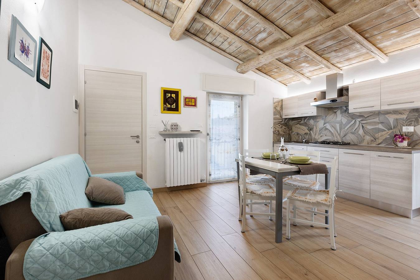 Ganze Wohnung, Ferienwohnung 'Pozzo Dei Desideri Nicole' mit Wi-Fi und Klimaanlage in Castelnuovo del Garda, Gardasee-Berge