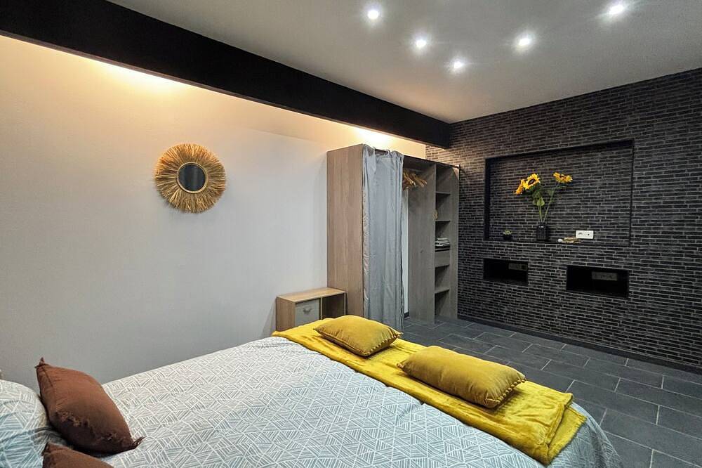 Whole apartment Le Viviani - Indoor swimming pool and sauna in Montluçon, Montluçon und Umgebung