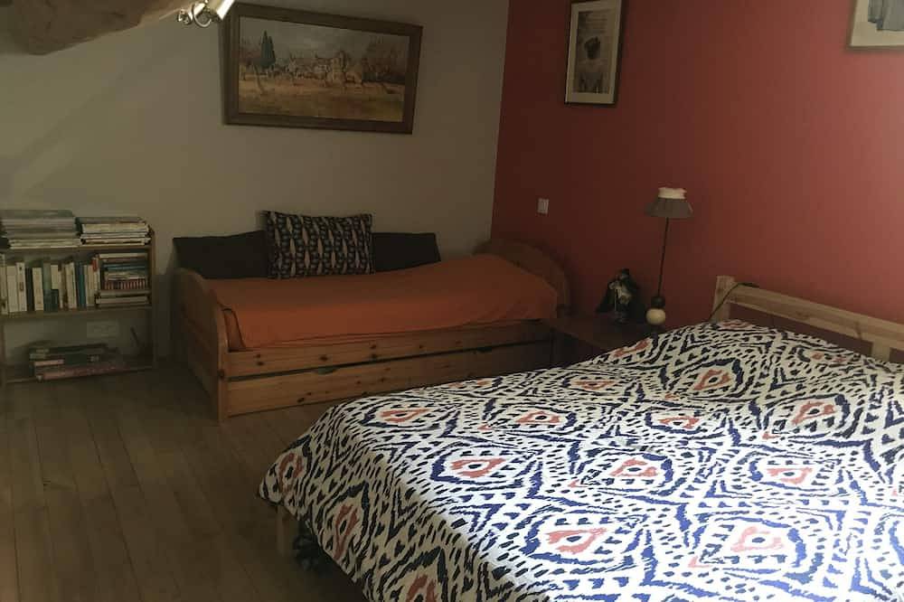 Peaceful duplex at the foot of the Alpilles in Mouriès, Arles region