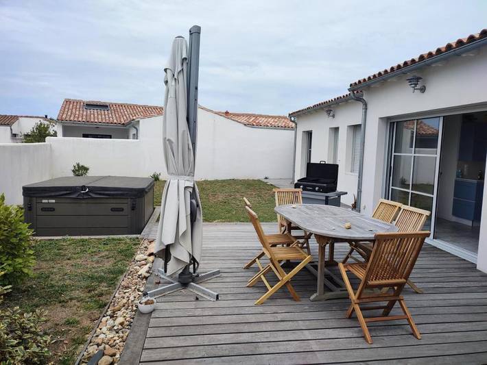 Ferienhaus für 8 Personen, mit Whirlpool und Terrasse sowie Garten in Le Bois-Plage-en-Ré