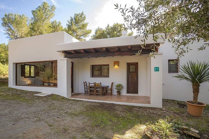 Villa for 4 people, with terrace and pool - 1