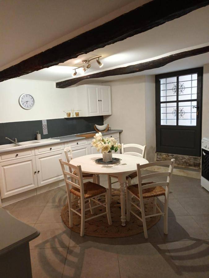 Appartement entier, One-Bedroom Apartment in Mailhac, Côte méditerranéenne (France)
