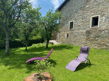 Gîte pour 4 personnes, avec jardin à Montmahoux