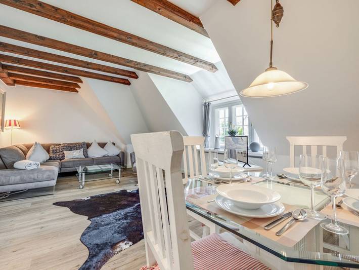 Ganze Ferienwohnung, Sharky Bay - Die reetgedeckte, gepflegte Anlage liegt auf einem ca. 2000 m² großem Grundstück in Keitum, Sylt (Gemeinde)