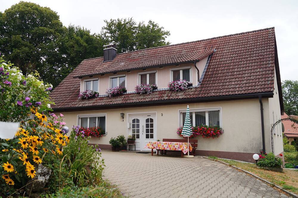 Ganze Wohnung, Ferienwohnung auf dem Lande bei Alpakas in Egloffstein, Fränkische Schweiz