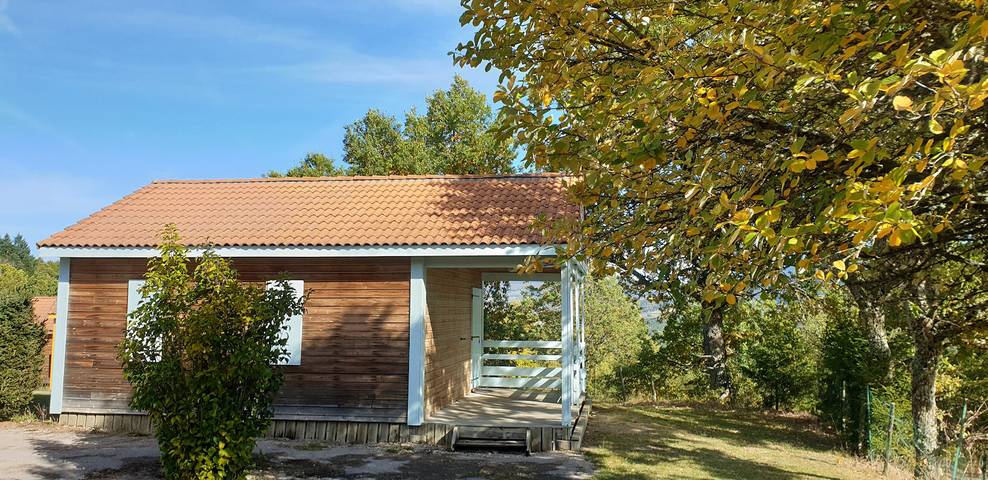 Chalet pour 6 personnes, avec terrasse ainsi que jardin et piscine, animaux acceptés dans Lozère - 3