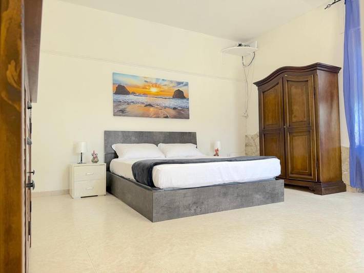 B&b per 5 persone, con panorama e balcone a Baia Verde