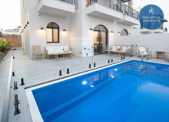 Chalet para 12 personas, con vistas además de piscina y jardín - 1