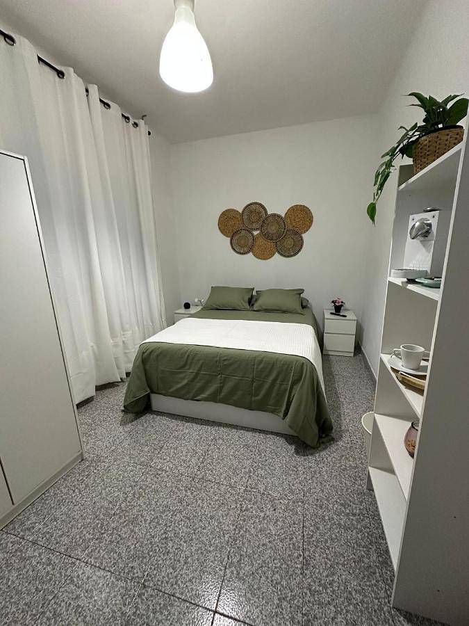Double Room with Shared Bathroom in Barcelona Centre, Barcellona