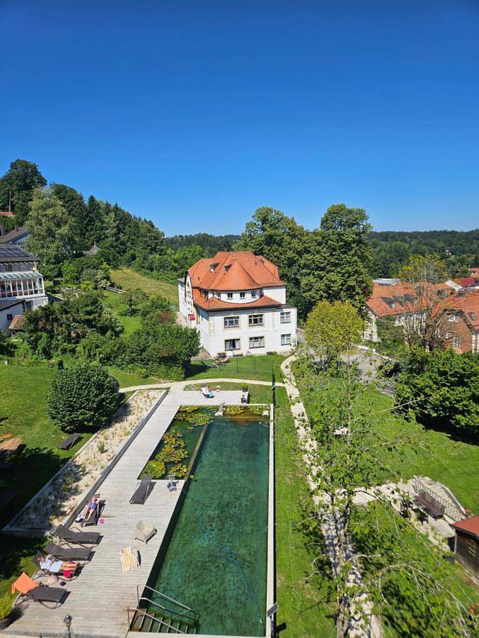 Bungalow für 2 Personen, mit Terrasse und Garten sowie Pool und Ausblick
