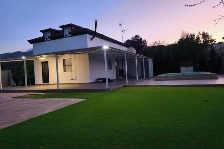 Gîte pour 6 personnes, avec Terrasse et Jardin