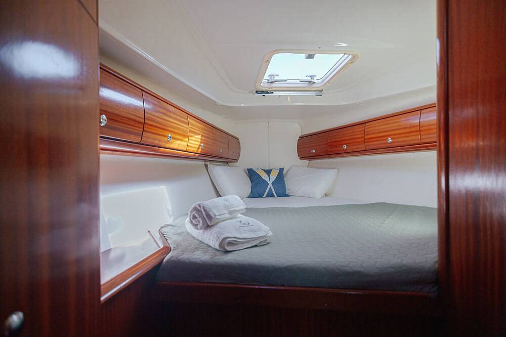 Sail into Serenity: Discover Albufeira's Charm aboard Our Elegant Sailboat in Albufeira, District de Faro