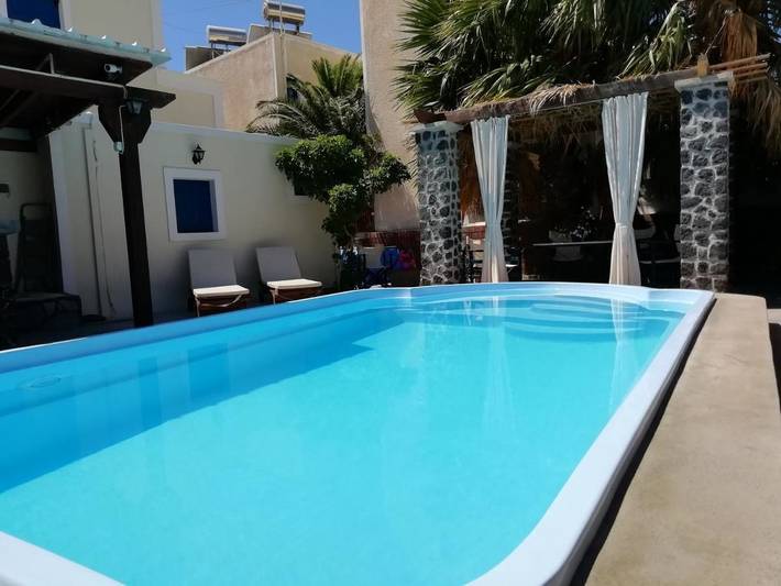 Location de vacances pour 10 personnes, avec jardin ainsi que vue et piscine à Perissa - 2