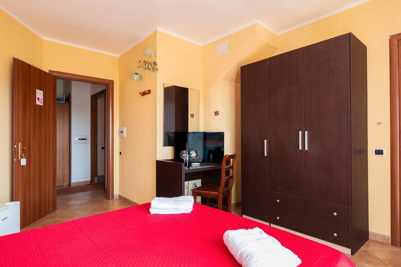 Zimmer 'Dalia' mit Balkon, Wi-Fi und Klimaanlage in Bari Sardo, Ogliastra Provinz