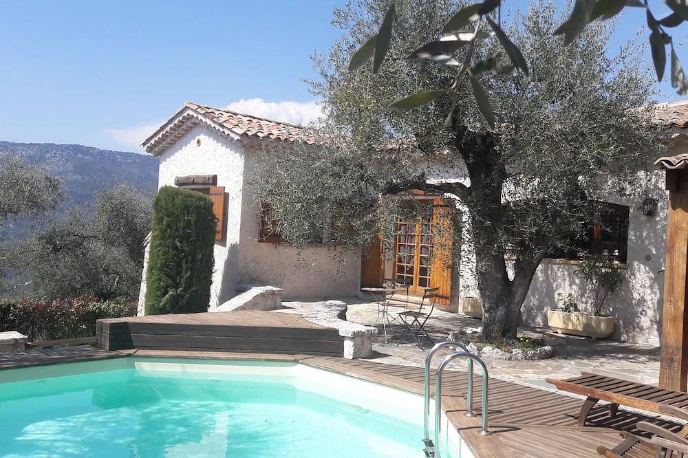 Detached house - in the heart of an olive grove in Berre-les-Alpes, Nice region
