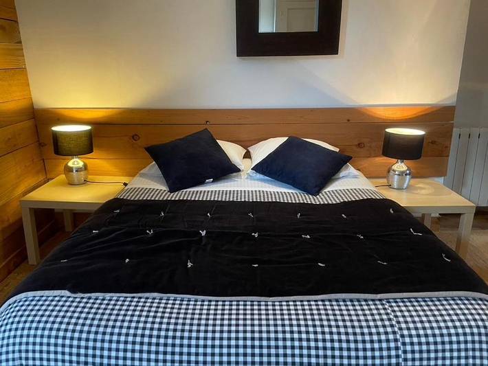 Location de vacances pour 5 personnes, avec vue ainsi que piscine et jardin à Laval-Roquecezière - 4