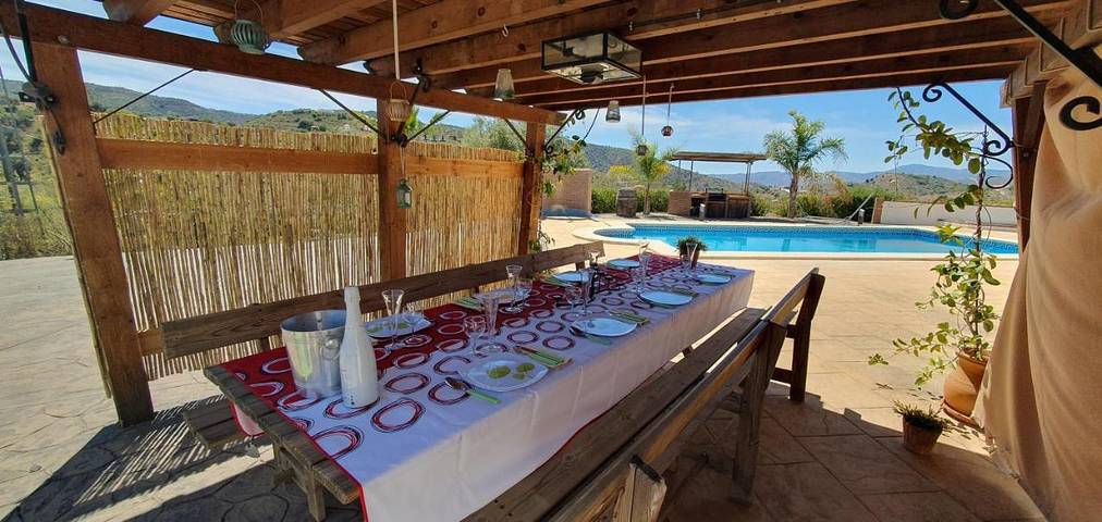 Casa rural para 8 personas, con jardín además de piscina y vistas, Familias con niños en Canillas de Aceituno - 4