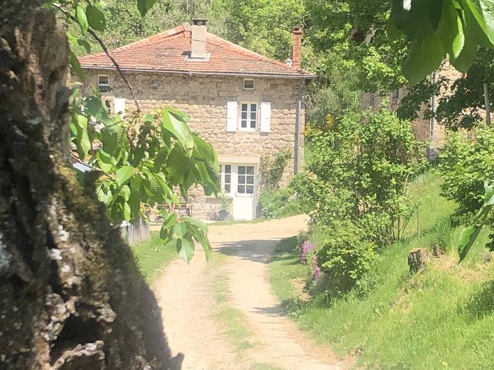 Gîte pour 5 personnes, adapté aux familles à Nozières