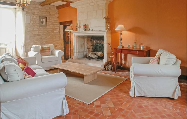 206 m² große Wohnung mit Parkplatz, TV, Pool und Fluss in der Nähe in Saint-Maixent-de-Beugné, Niort und Umgebung
