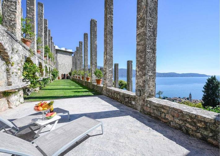 Villa con piscina per 5 persone, con panorama e piscina nonché terrazza in Lombardia