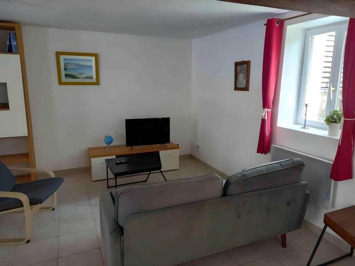 Gîte pour 4 personnes, avec piscine ainsi que vue et jardin, animaux acceptés à Fléré-la-Rivière - 2