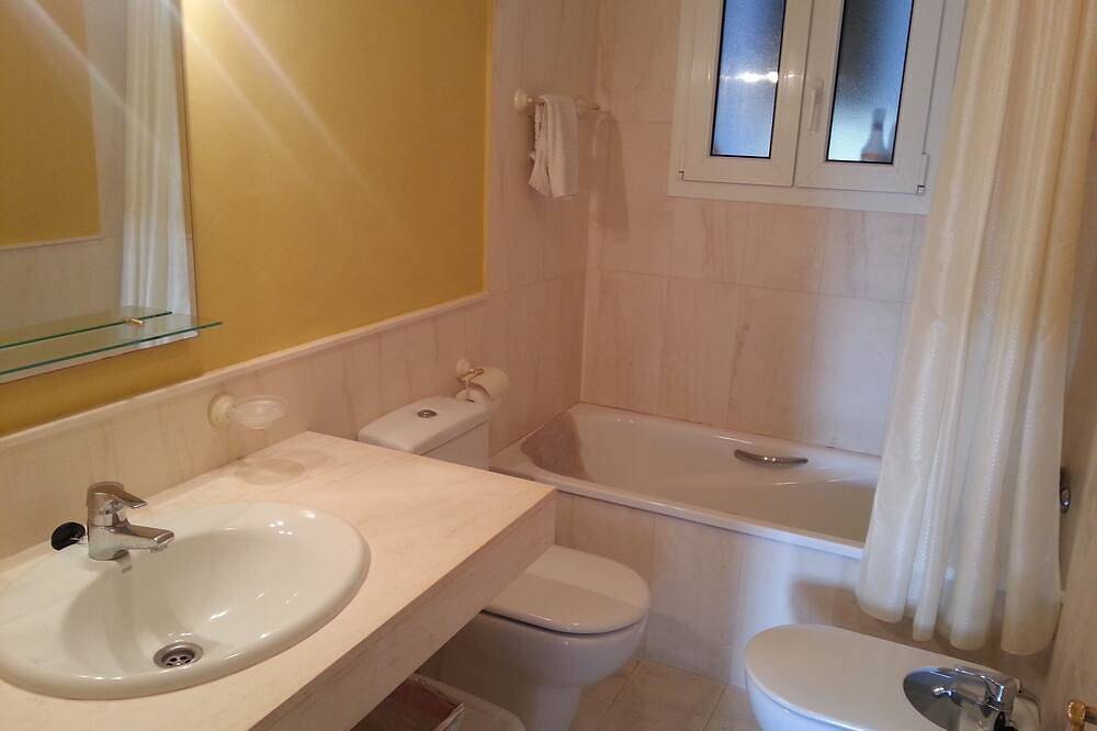 Apartamento entero, Primera linea de playa (beachside) - un paraíso en la Costa del Sol. in Sitio de Calahonda, Mijas
