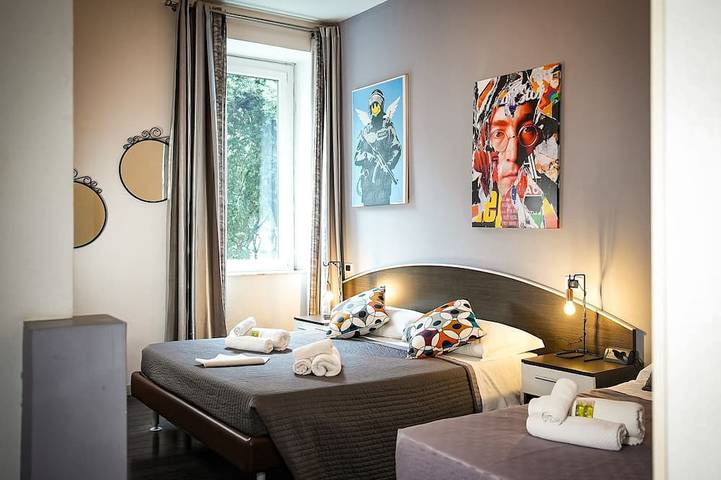 Vacation rental for 14 people, with yard in Rome