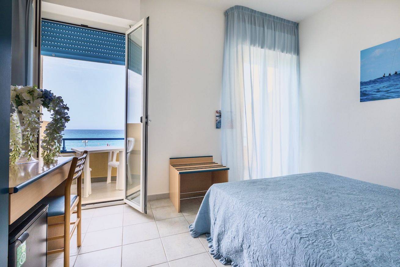 Double Room with Frontal Sea View in Marina di Cecina, Cecina (desambiguación)