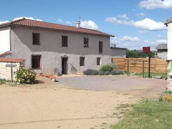 Gîte pour 6 personnes, avec jardin à Saint-Georges-de-Baroille