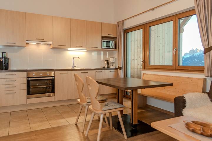Entire apartment, Apartment 'Dolomiten' with Mountain View, Shared Garden and Wi-Fi in Gravetsch, Villanders