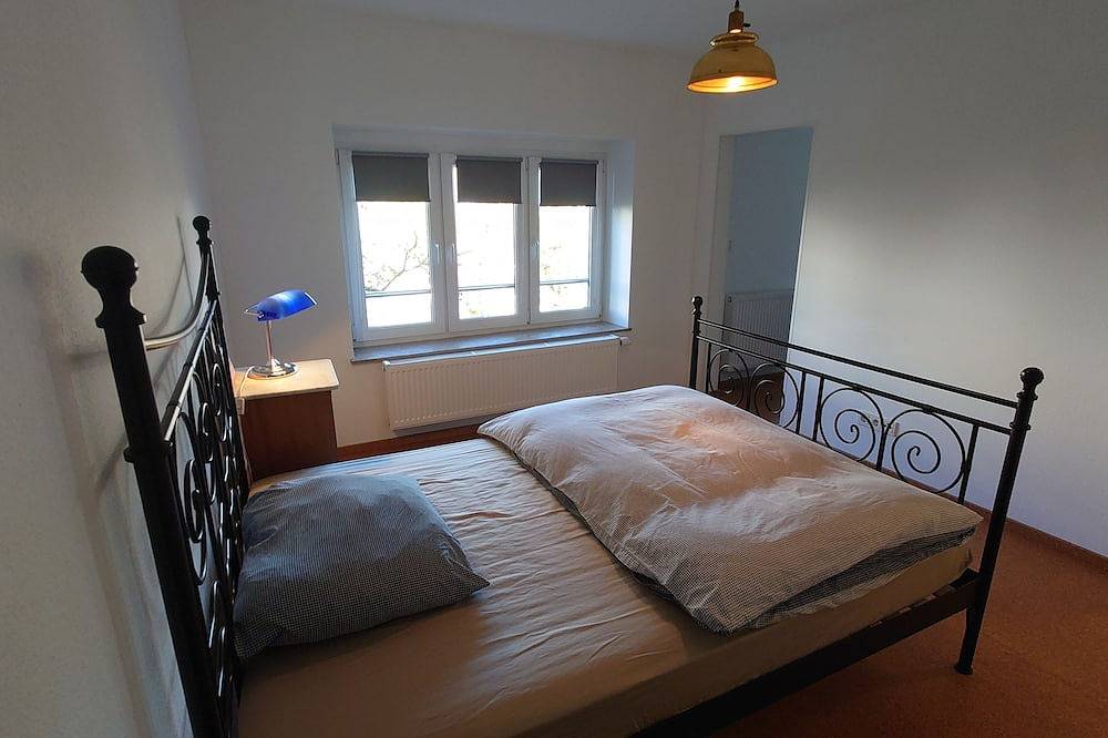 Ganze Wohnung, Schöne 110 qm Appartement/Fewo mit Balkon in Nalbach, Saar-Nahe-Bergland