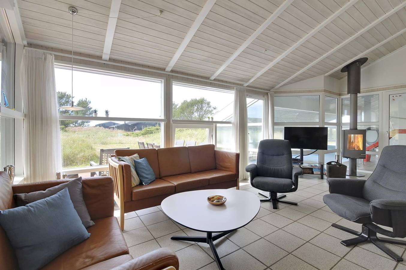 Awesome home in Bindslev w/ Wifi, 4 Bedrooms and Indoor swimming pool in Tversted, Tannisbucht
