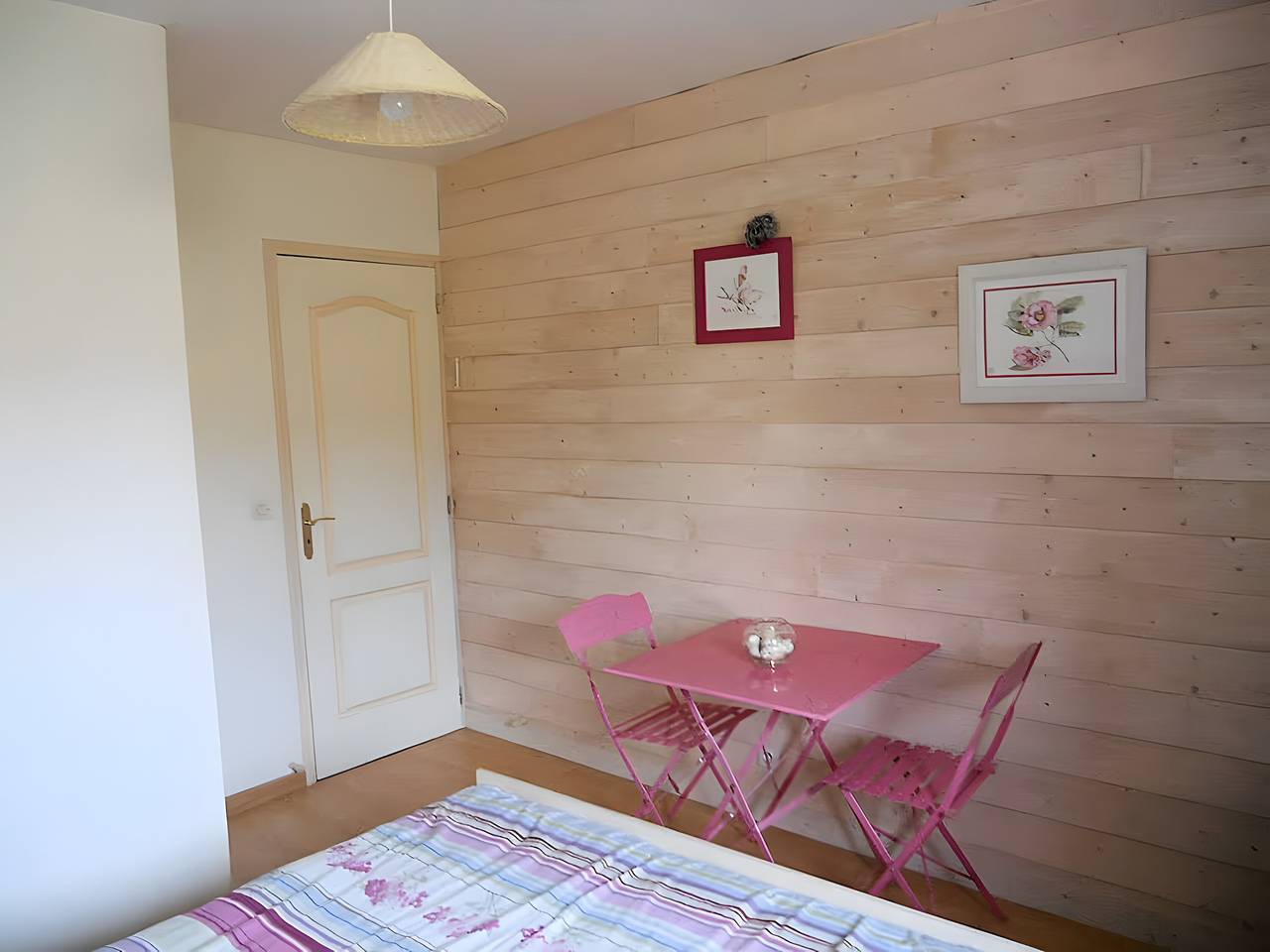 Chambre d’hôtes « La Vie en Rose » avec piscine et terrasse partagées, Wi-Fi in Saint-Guinoux, Région de Saint-Malo