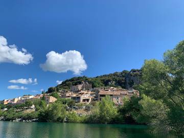 Gîte pour 6 personnes, avec terrasse et vue sur le lac à Bauduen